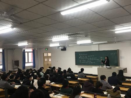 文学院院长吴艳华讲授公开课