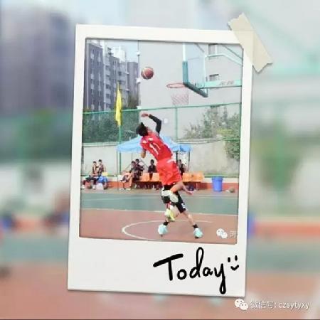 身姿矫健 直逼篮网